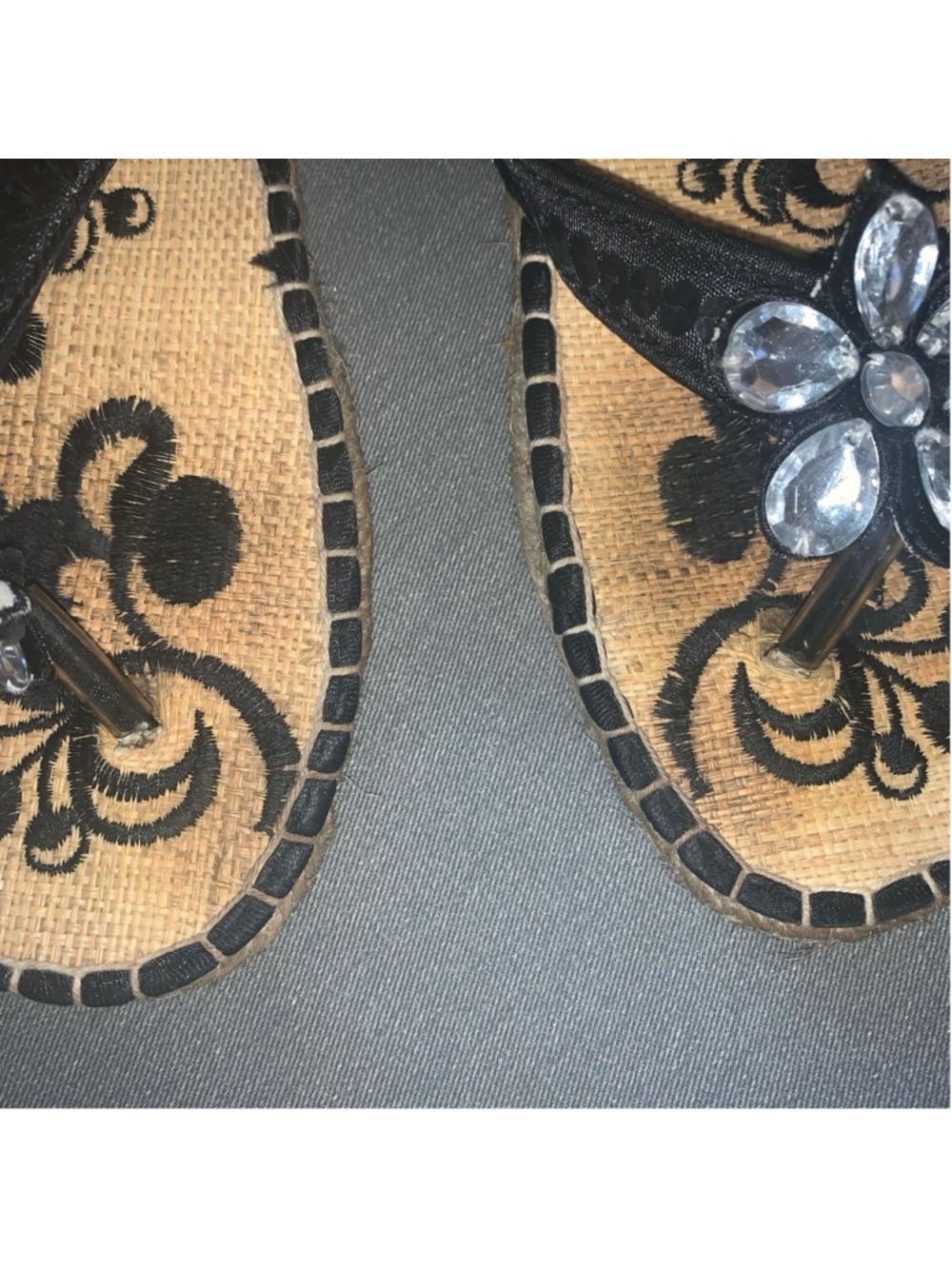 Women's Spring Sandals Size 37 Beige and Black flower flip flops - Picture 3 of 7